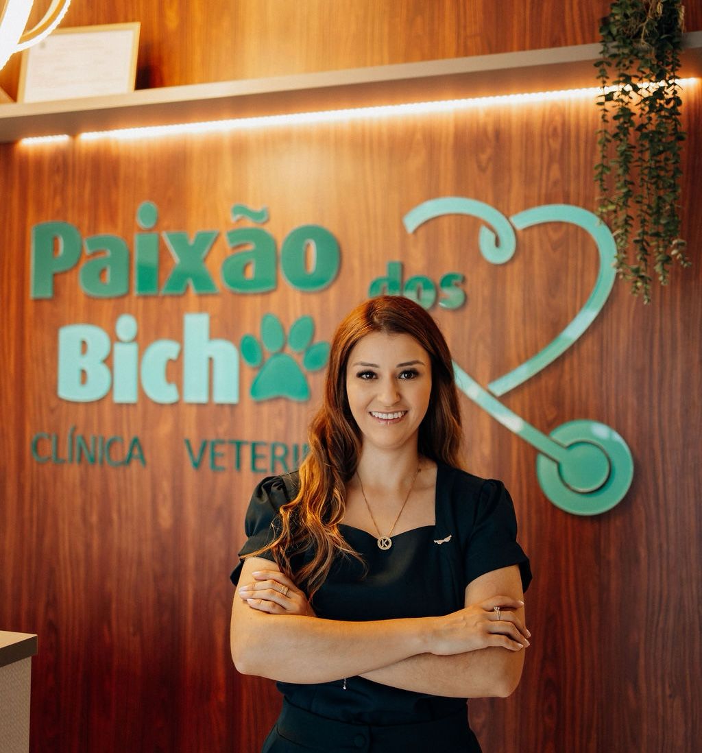 Dra. Karine Aparecida de Lima Ribeiro, médica-veterinária da Paixão dos Bichos